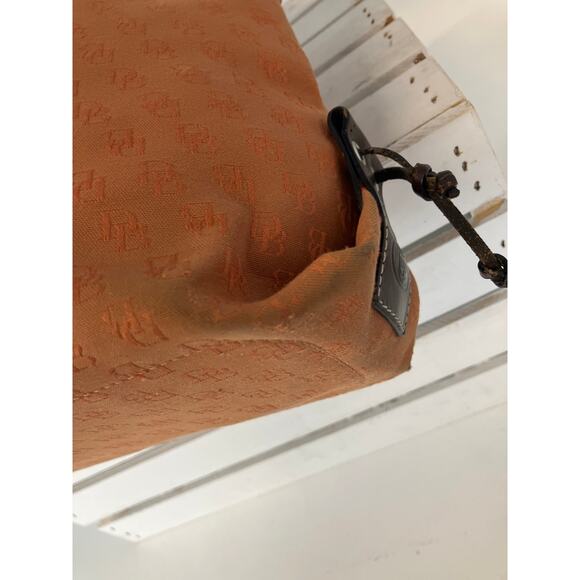 DOONEY & BOURKE VINTAGE LARGE CANVAS SIGNATURE SHOULDER BAG - Picture 12 of 16